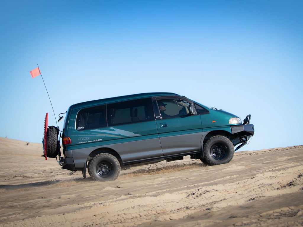 mitsubishi_l400_delica_series_2_low_profile_rear_bumper_kit_3