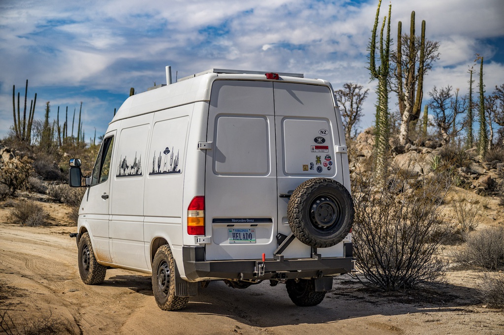 1st_generation_dodge_sprinter_rear_bumper_kit_1