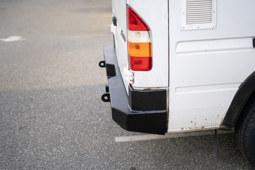 1st_generation_dodge_sprinter_rear_bumper_kit_11