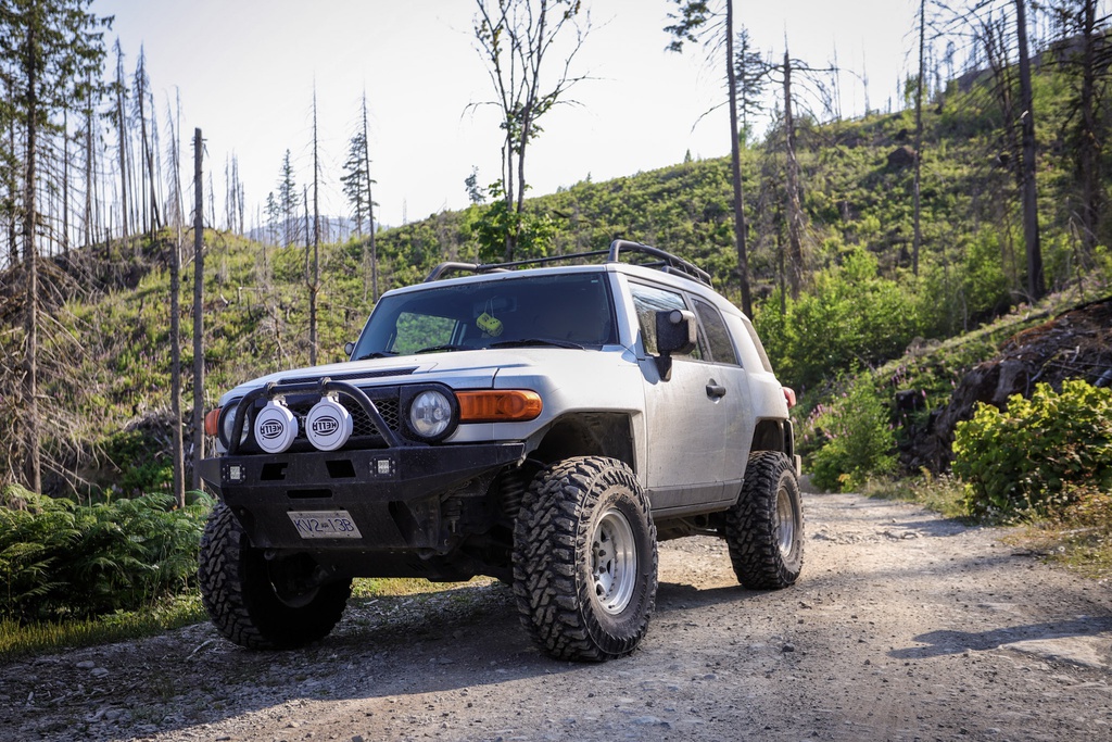 fj_cruiser_high_clearance_front_bumper_kit_9
