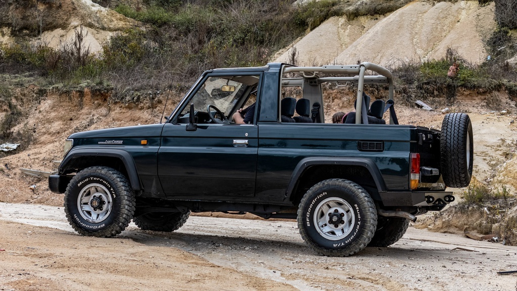 70_series_land_cruiser_high_clearance_rear_bumper_kit_1